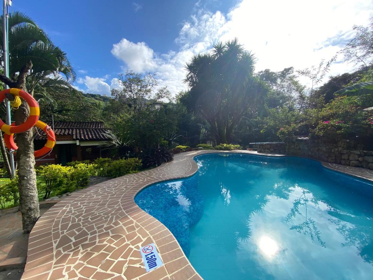 Finca Villa Chalet Del Rio Cali Farm Villa Chalet Cali River Екстер'єр фото