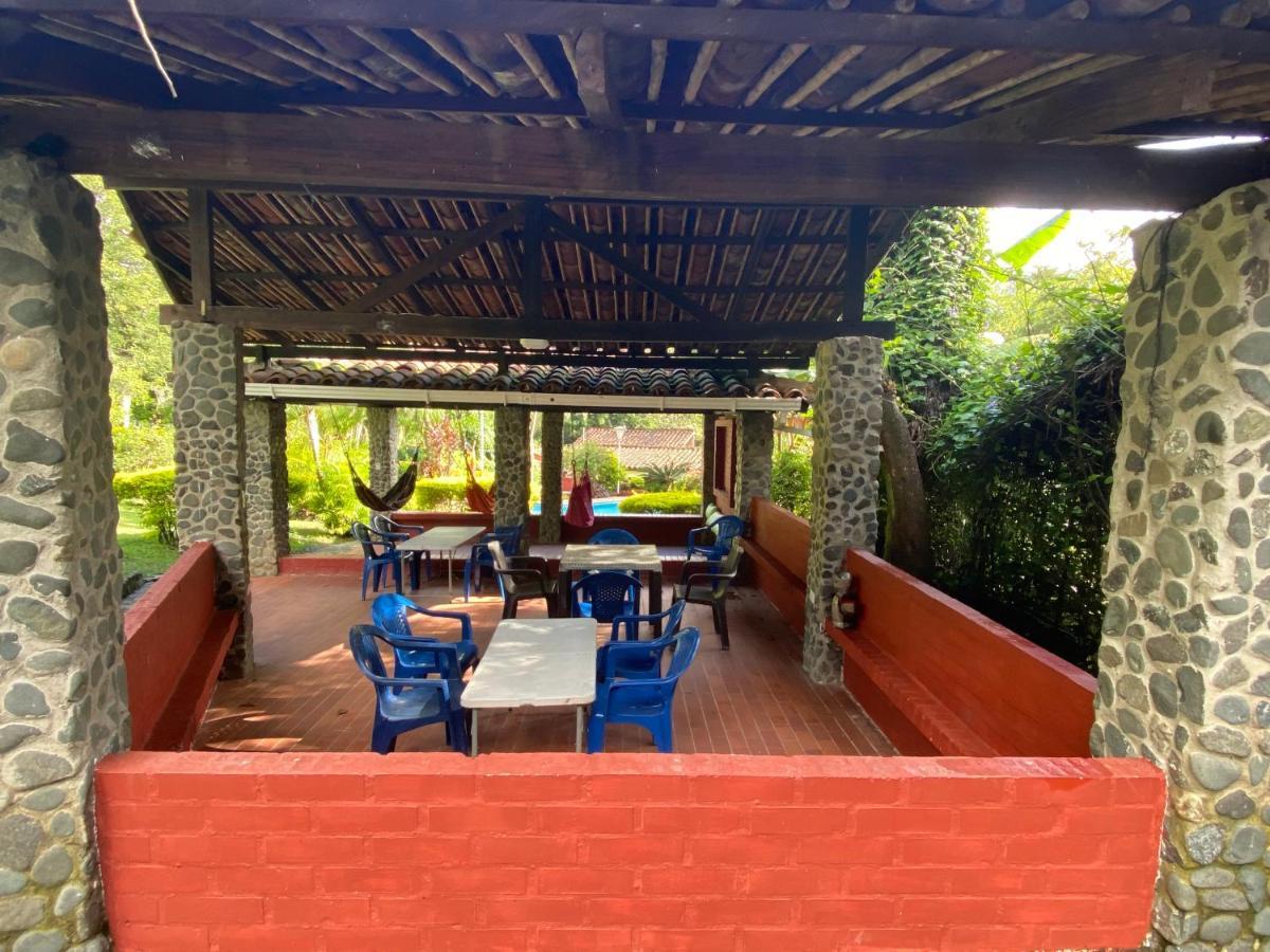 Finca Villa Chalet Del Rio Cali Farm Villa Chalet Cali River Екстер'єр фото