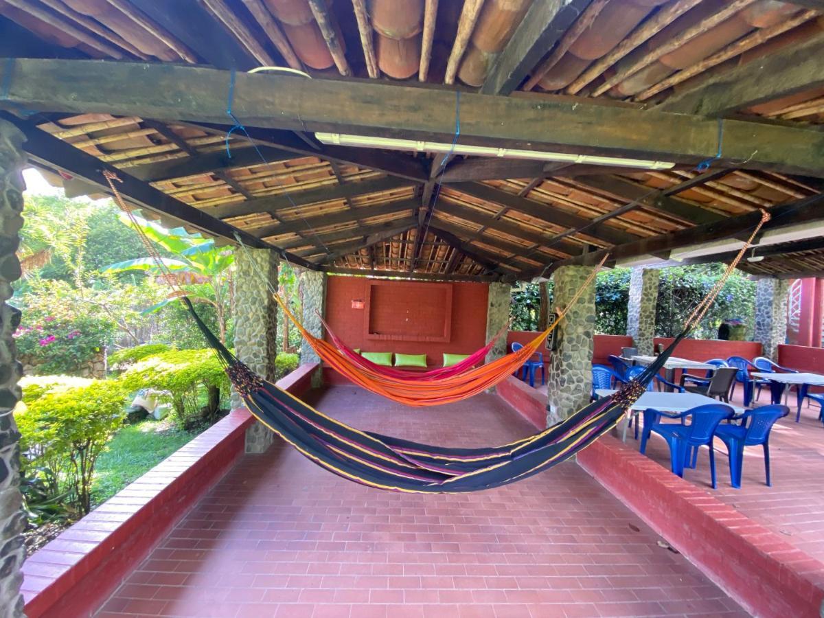 Finca Villa Chalet Del Rio Cali Farm Villa Chalet Cali River Екстер'єр фото