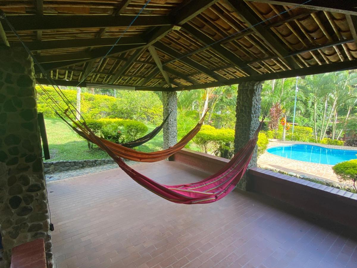 Finca Villa Chalet Del Rio Cali Farm Villa Chalet Cali River Екстер'єр фото