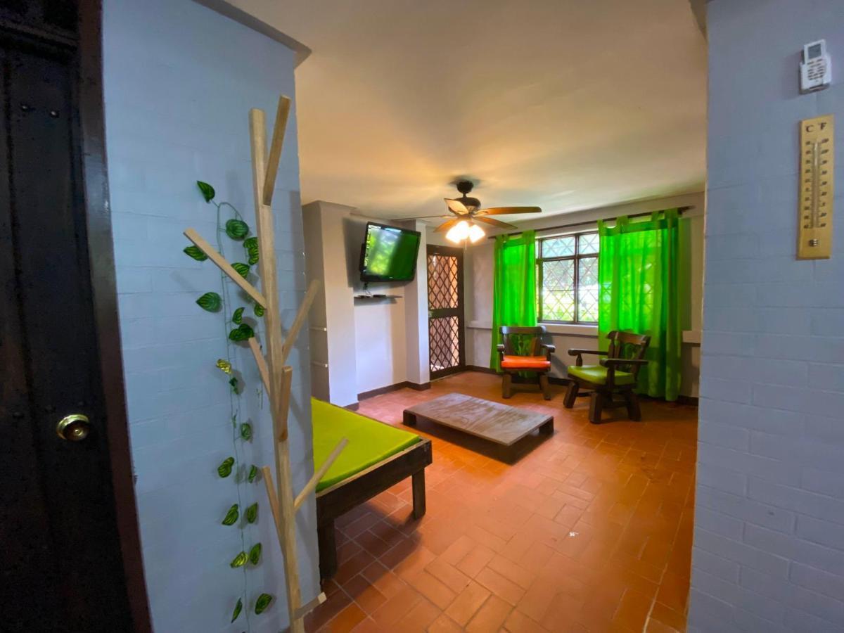 Finca Villa Chalet Del Rio Cali Farm Villa Chalet Cali River Екстер'єр фото